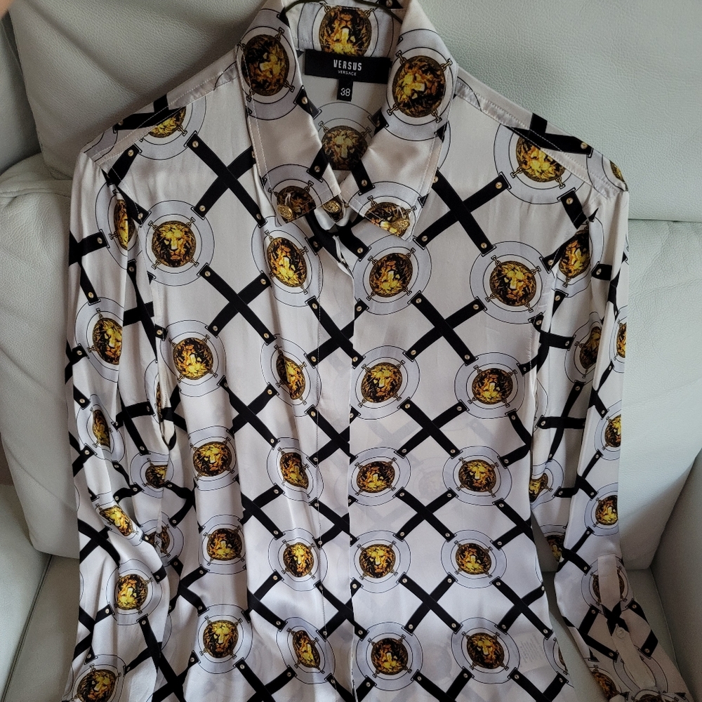 Versus 38 S 2 4 White Gold Black Silk Button Shirt Blouse Lion Belt Chain $625